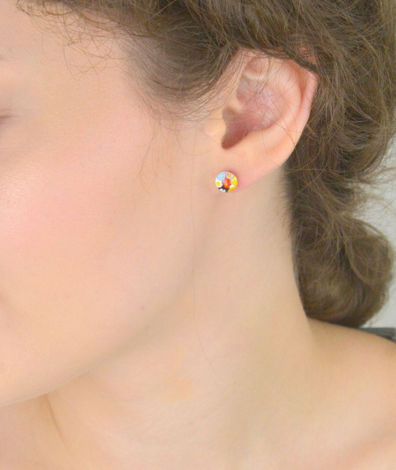 Kolczyki damskie srebrne 925 z oryginalnym szkłem Murano – model Murano 60. Ręcznie robione, lekkie (1,60 g), z zapięciem na sztyft. Subtelne i kolorowe – idealne na prezent!1.jpg